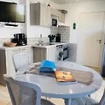 Clos Des Aigrettes -appartements A 30m Du Port De , Ile D Oleron -commerces Et Plages A Pied アパートホテル La Cotinière