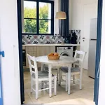 アパートホテル Clos Des Aigrettes -appartements A 30m Du Port De , Ile D Oleron -commerces Et Plages A Pied 4*