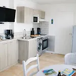 Clos Des Aigrettes -appartements A 30m Du Port De , Ile D Oleron -commerces Et Plages A Pied アパートホテル La Cotinière