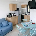 Clos Des Aigrettes -appartements A 30m Du Port De , Ile D Oleron -commerces Et Plages A Pied 4*