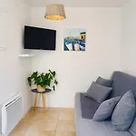 Clos Des Aigrettes -appartements A 30m Du Port De , Ile D Oleron -commerces Et Plages A Pied