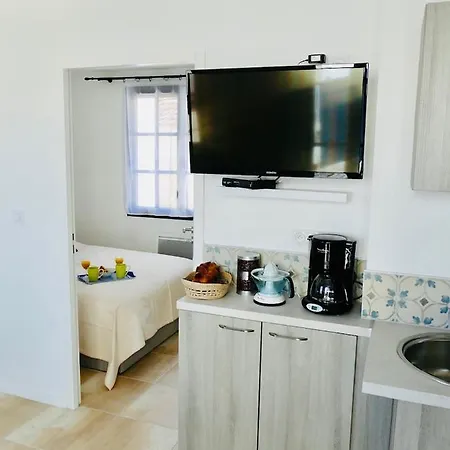 Hotel apartamentowy Clos Des Aigrettes -appartements A 30m Du Port De , Ile D Oleron -commerces Et Plages A Pied