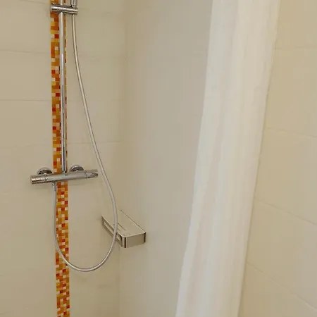 Clos Des Aigrettes -appartement De Charme Et Confort A 30m Du Port De Апарт-отель