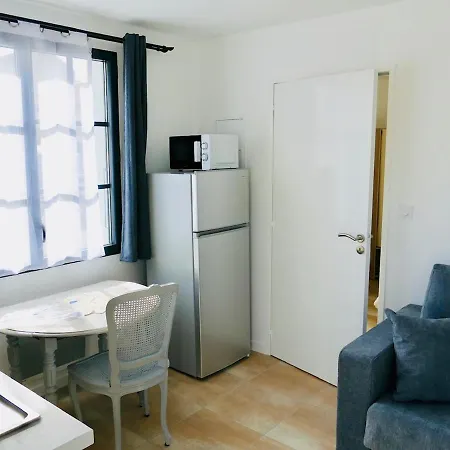 Апарт-отель Clos Des Aigrettes -appartement De Charme Et Confort A 30m Du Port De 4*