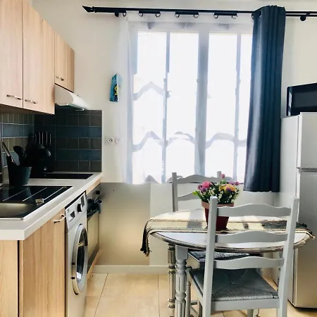 Апарт-отель Clos Des Aigrettes -appartement De Charme Et Confort A 30m Du Port De