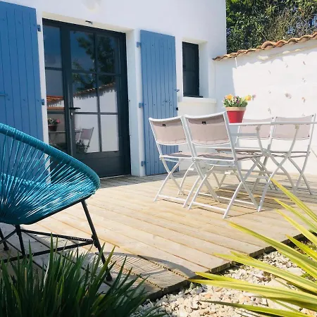 Clos Des Aigrettes -appartement De Charme Et Confort A 30m Du Port De Апарт-отель