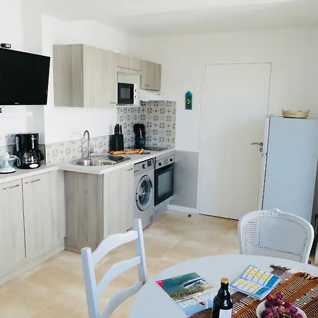 Апарт-отель Clos Des Aigrettes -appartement De Charme Et Confort A 30m Du Port De 4*