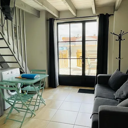 Hotel apartamentowy Clos Des Aigrettes -appartements A 30m Du Port De , Ile D Oleron -commerces Et Plages A Pied