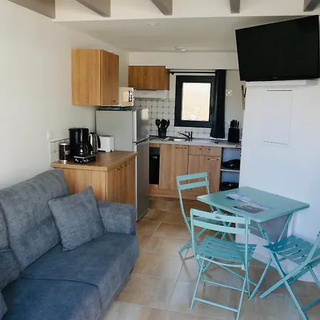 Clos Des Aigrettes -appartements A 30m Du Port De , Ile D Oleron -commerces Et Plages A Pied 4*