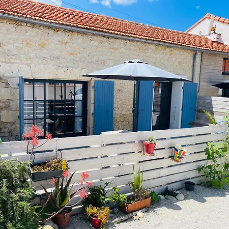 Clos Des Aigrettes -appartement De Charme Et Confort A 30m Du Port De 4*