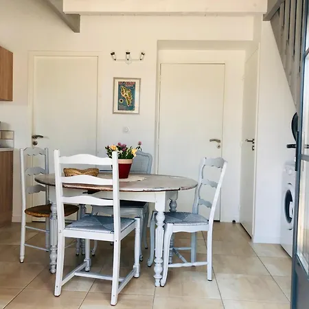 Апарт-отель Clos Des Aigrettes -appartement De Charme Et Confort A 30m Du Port De Ла-Котиньер