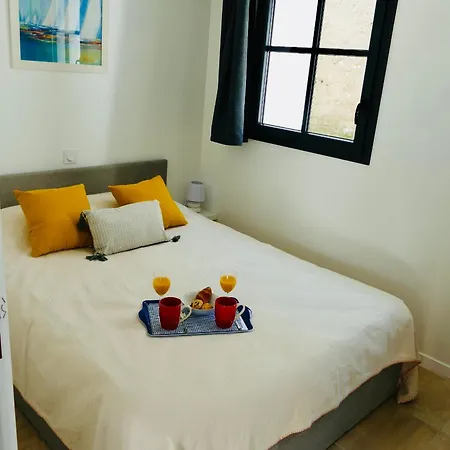 Clos Des Aigrettes -appartement De Charme Et Confort A 30m Du Port De Апарт-отель