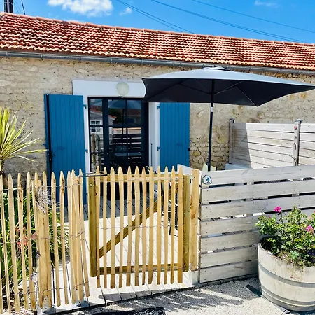 Clos Des Aigrettes -appartement De Charme Et Confort A 30m Du Port De Апарт-отель 4*