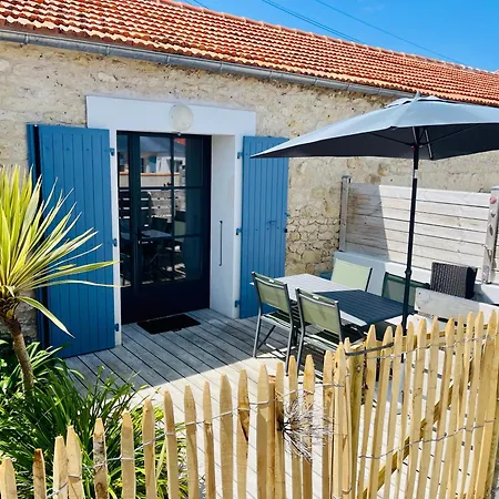 Clos Des Aigrettes -appartement De Charme Et Confort A 30m Du Port De Апарт-отель