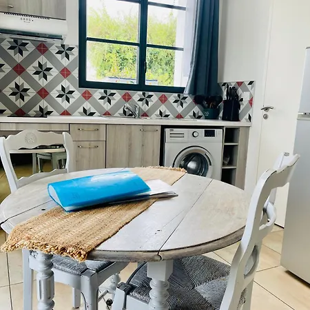 Апарт-отель Clos Des Aigrettes -appartement De Charme Et Confort A 30m Du Port De