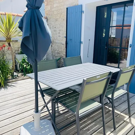 Clos Des Aigrettes -appartement De Charme Et Confort A 30m Du Port De Апарт-отель