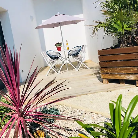 Aparthotel Clos Des Aigrettes -appartements A 30m Du Port De , Ile D Oleron -commerces Et Plages A Pied 4*