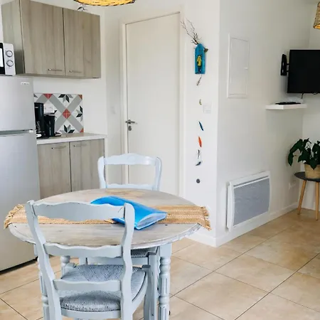 Hotel apartamentowy Clos Des Aigrettes -appartements A 30m Du Port De , Ile D Oleron -commerces Et Plages A Pied