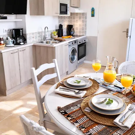 Hotel apartamentowy Clos Des Aigrettes -appartements A 30m Du Port De , Ile D Oleron -commerces Et Plages A Pied 4*