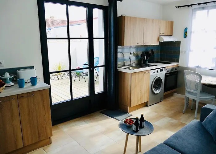 Clos Des Aigrettes -appartement De Charme Et Confort A 30m Du Port De Aparthotel