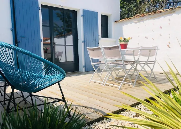 Clos Des Aigrettes -appartement De Charme Et Confort A 30m Du Port De Aparthotel