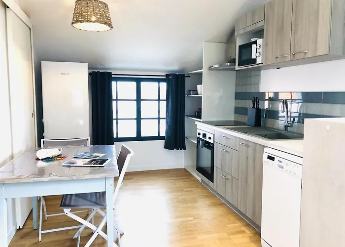 Clos Des Aigrettes -appartement De Charme Et Confort A 30m Du Port De Aparthotel