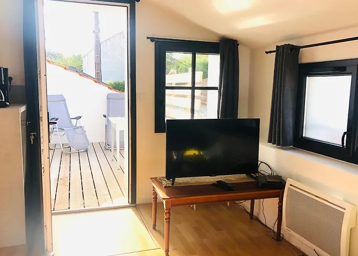 Clos Des Aigrettes -appartement De Charme Et Confort A 30m Du Port De Aparthotel 4*