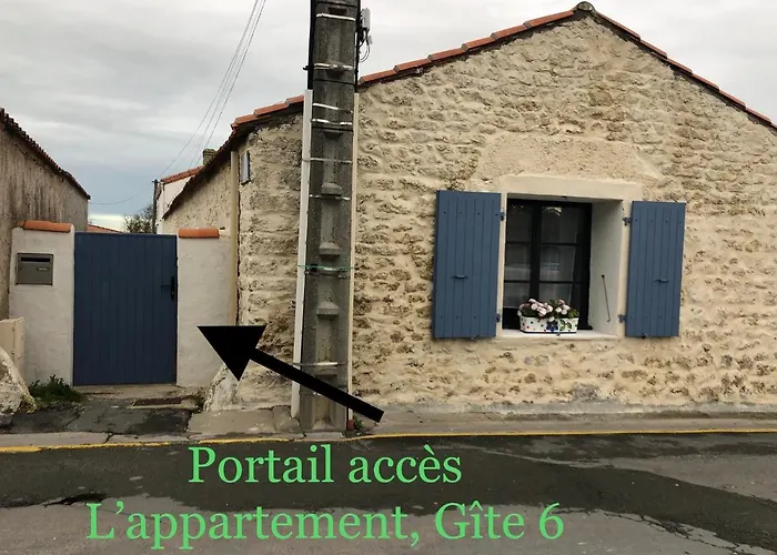 Clos Des Aigrettes -appartement De Charme Et Confort A 30m Du Port De Aparthotel 4*