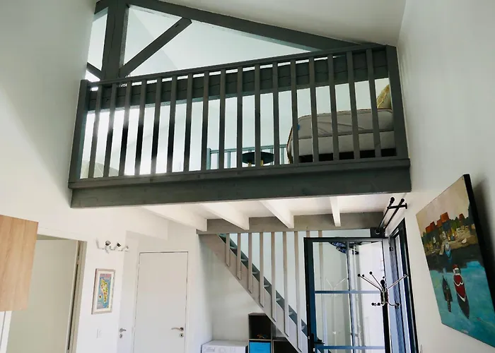 Aparthotel Clos Des Aigrettes -appartement De Charme Et Confort A 30m Du Port De