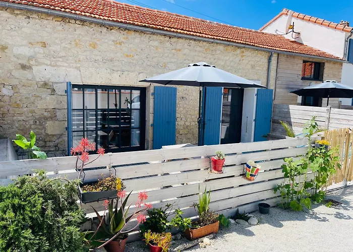 Clos Des Aigrettes -appartement De Charme Et Confort A 30m Du Port De 4*