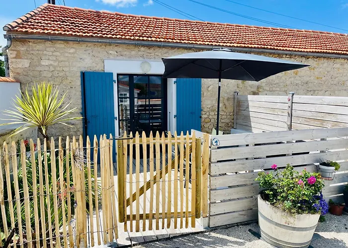 Clos Des Aigrettes -6 De Charme Et Confort à 30m Du Port De Apart-hotel 4*