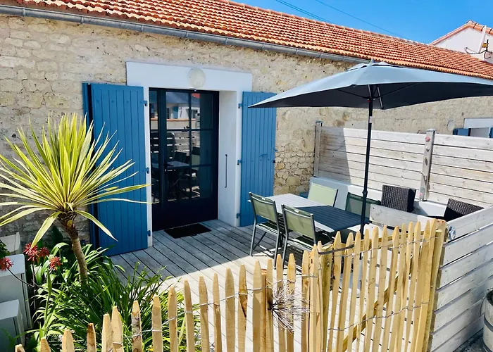 Clos Des Aigrettes -appartement De Charme Et Confort A 30m Du Port De Aparthotel