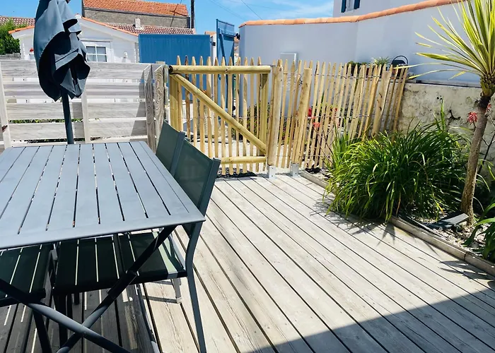 Clos Des Aigrettes -6 De Charme Et Confort à 30m Du Port De Apart-hotel 4*